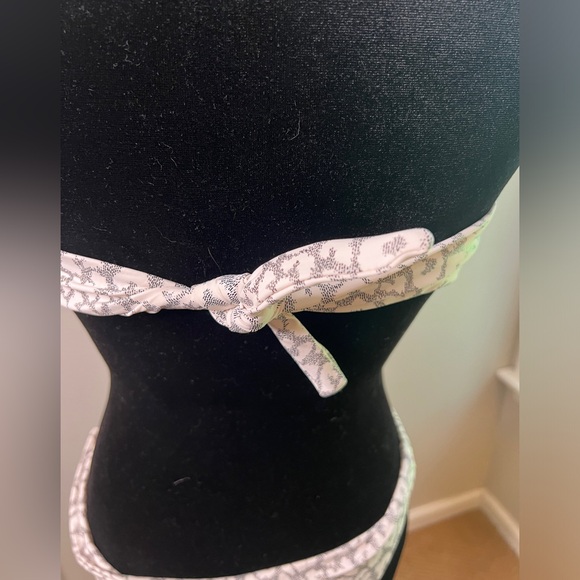 NWOT Valimare leopard bikini. Bandeau top and fold down bottom. Size M - Picture 5 of 12